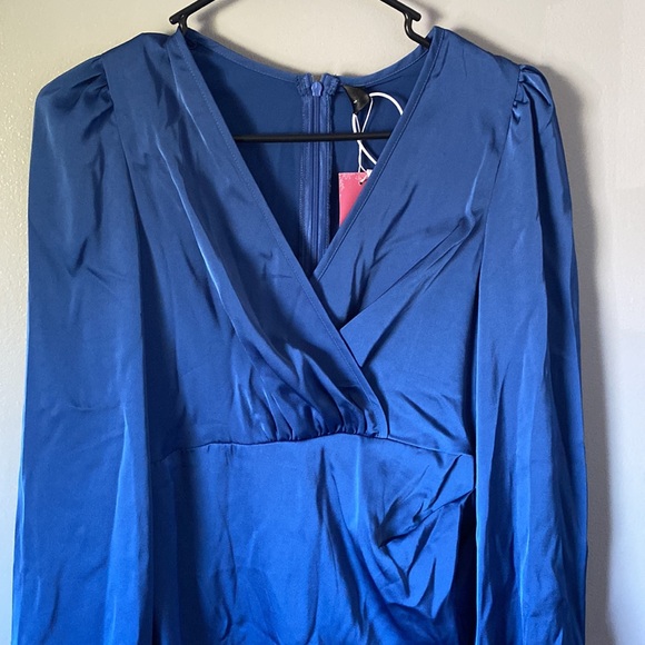 Dress - Picture 2 of 2